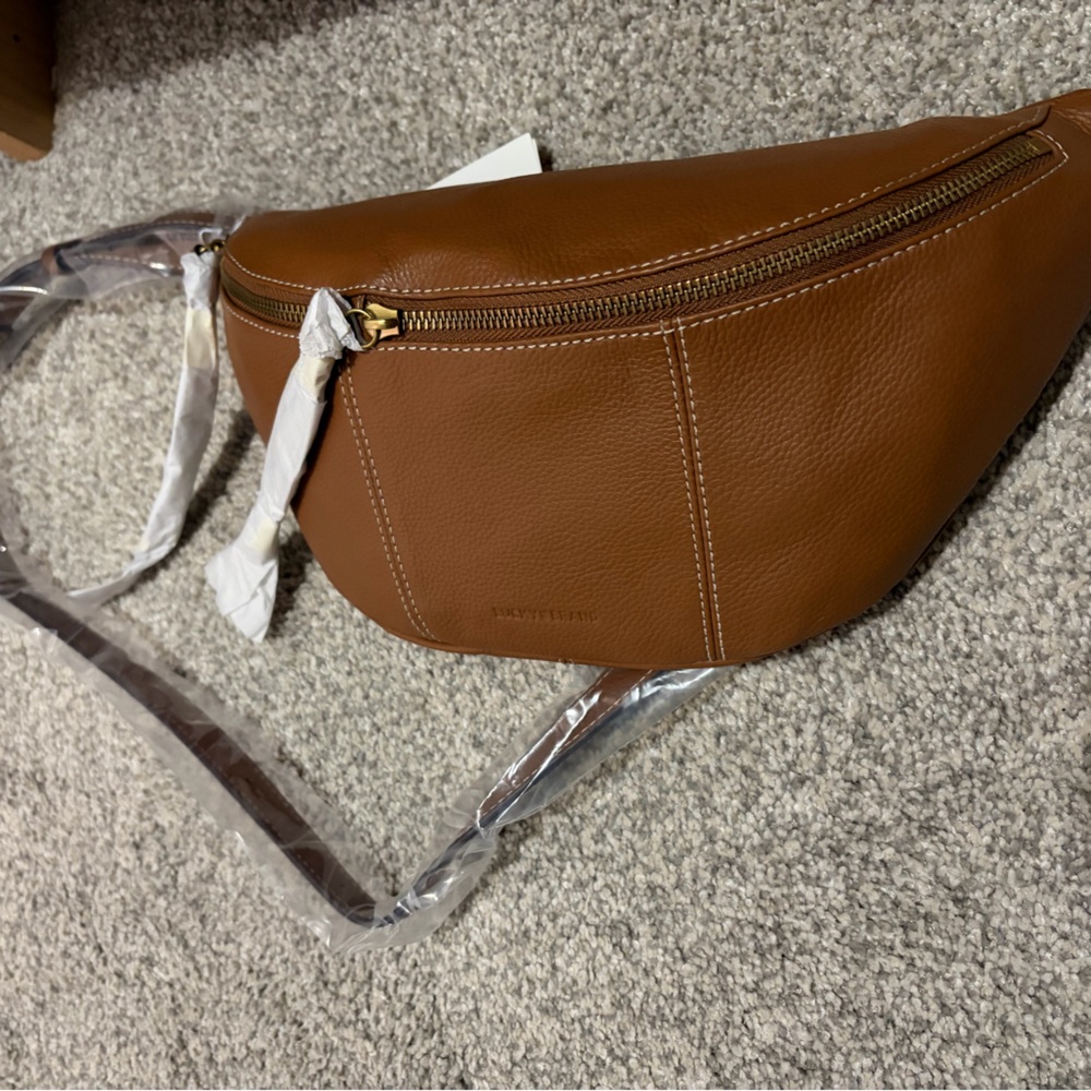 Lucky Brand Feyy Mini Sling Leather Crossbody Bag - Picture 2 of 6